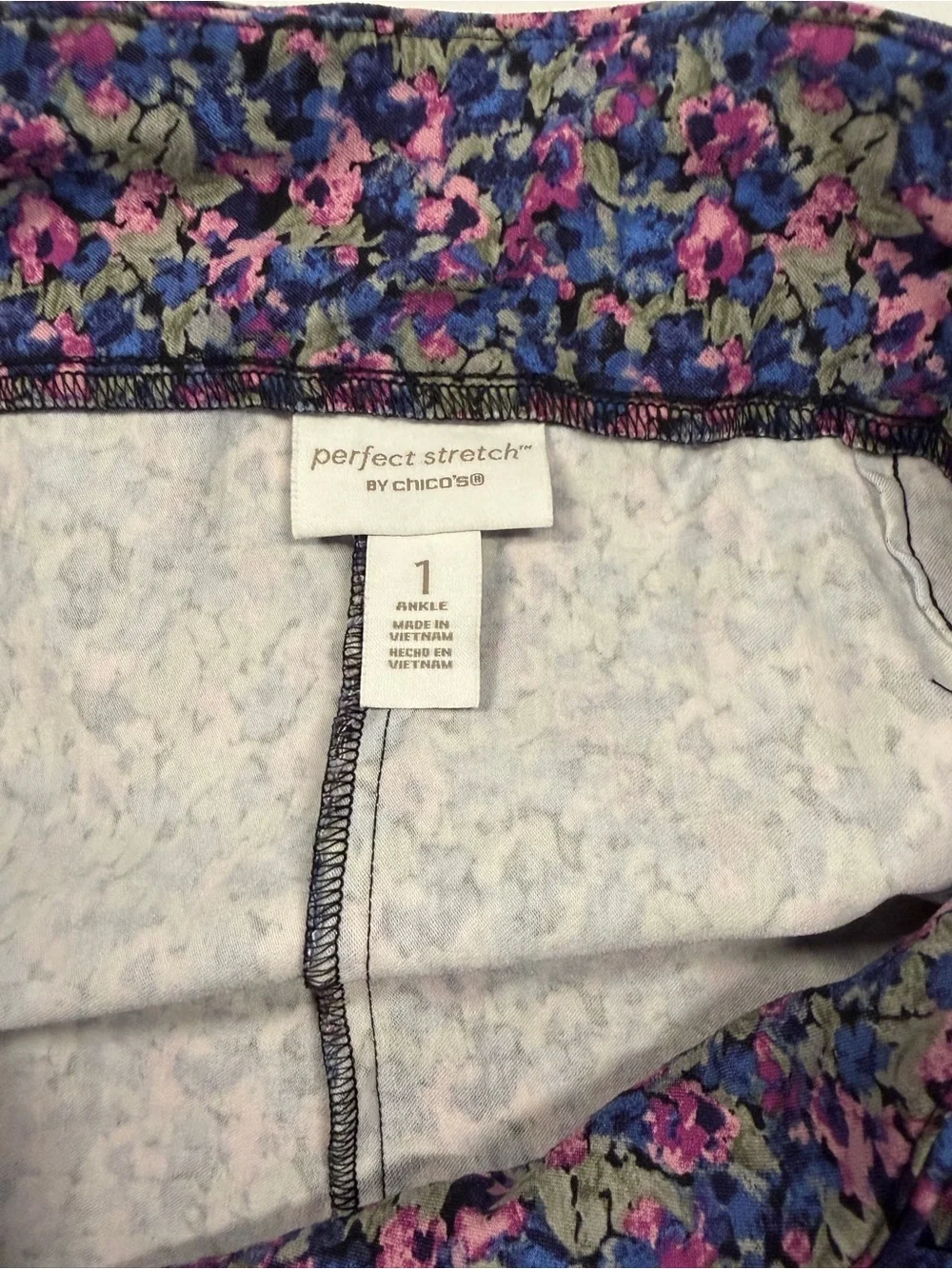 Chicos Woman's 8 (1) Perfect Stretch Women's Floral Print Pants Ankle Length EUC